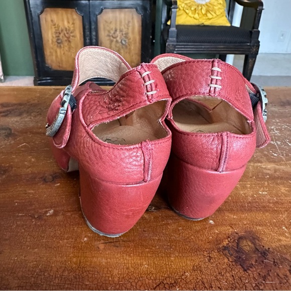 Fluevog Prepare Guide Platform Mary Jane Heel in Tomato 🍅 - Picture 3 of 16